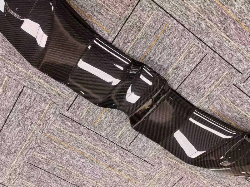 High Quality Dry Carbon Fiber OEM Style Rear Wing for Revuelto